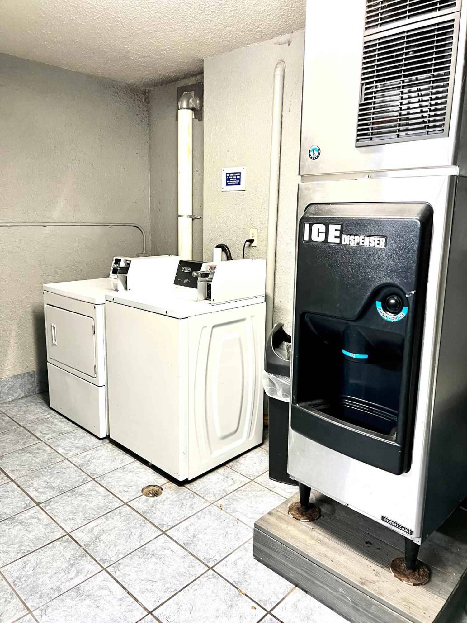 Days Inn By Wyndham Melbourne Extérieur photo