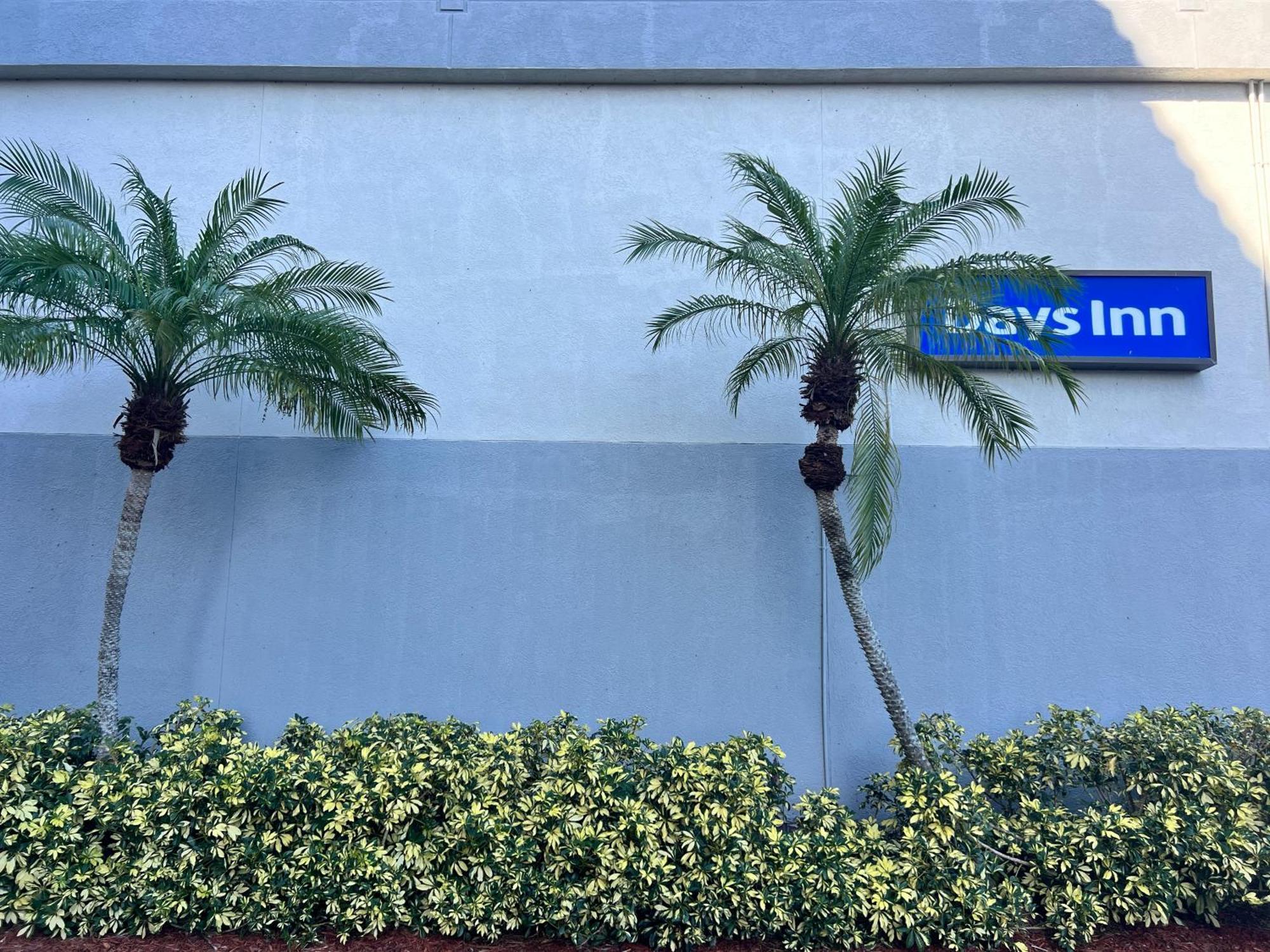 Days Inn By Wyndham Melbourne Extérieur photo