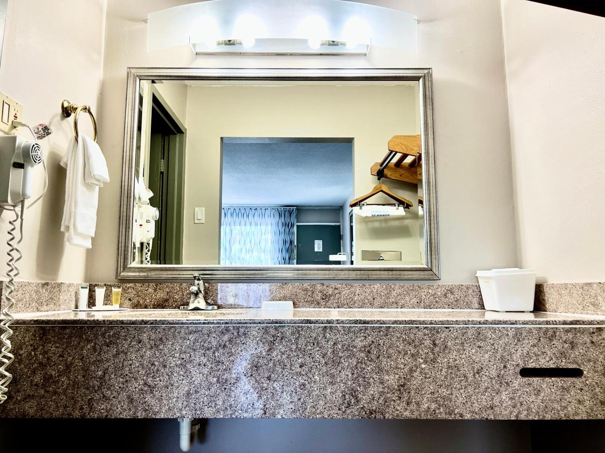 Days Inn By Wyndham Melbourne Extérieur photo