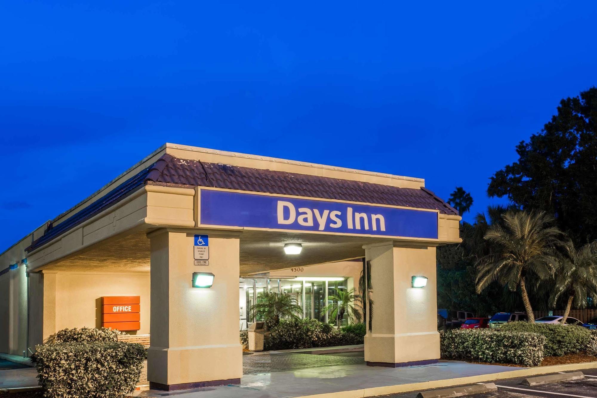 Days Inn By Wyndham Melbourne Extérieur photo